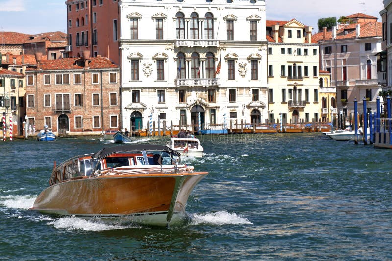 venice motor boat tour