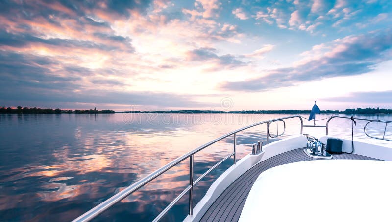 Luxusyachtplattform stockfotografie Luxusyachtplattform stockfotografie