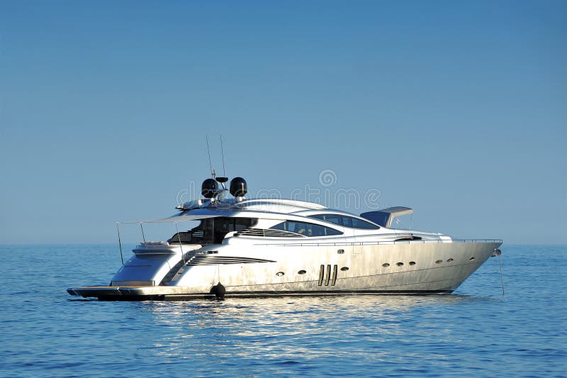 Luxuxyacht in hoher See stockfotos Luxuxyacht in hoher See stockfotos