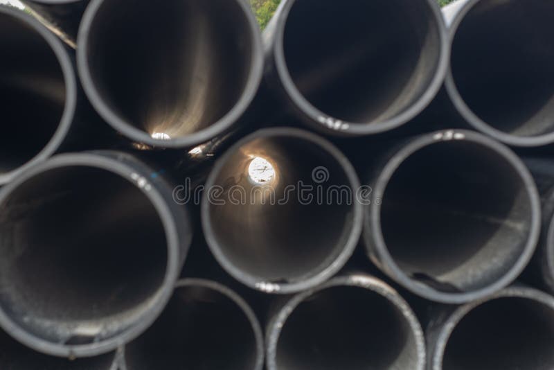 A luz das sobreposi??es pretas do tubo de borracha foto de stock A luz das sobreposi??es pretas do tubo de borracha foto de stock
