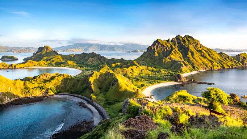 Luz de la mañana en la isla de Padar imagen de archivo libre de regalías Luz de la mañana en la isla de Padar imagen de archivo libre de regalías