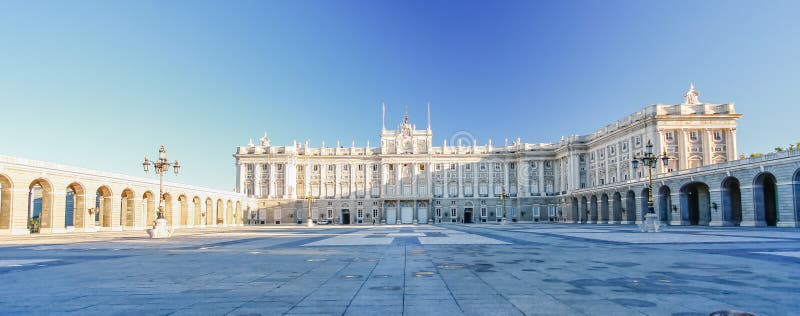 Luz de la mañana en Palacio real, Madrid foto de archivo libre de regalías Luz de la mañana en Palacio real, Madrid foto de archivo libre de regalías