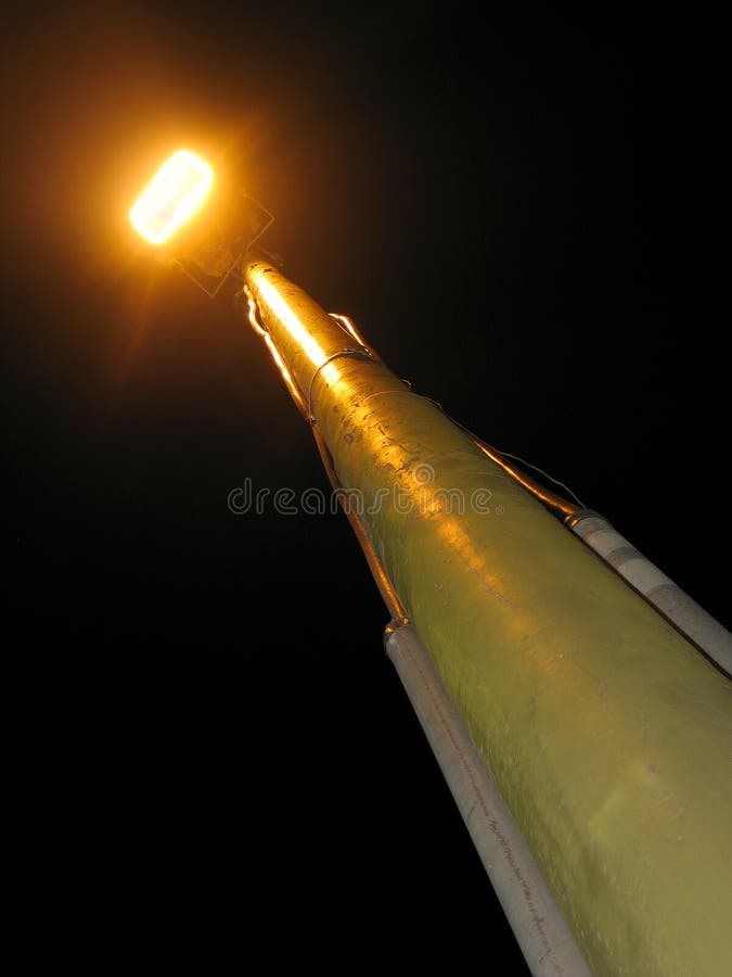 Download Luz grande da noite foto de stock. Imagem de intenso, brilho - 525102