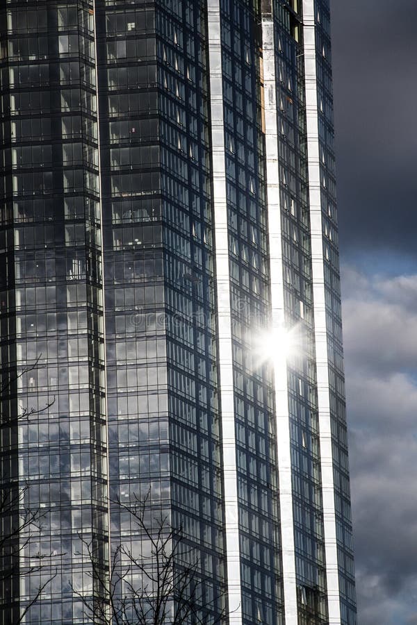 Luz solar que reflete fora de um arranha-céus em Boston Massachusetts fotografia de stock Luz solar que reflete fora de um arranha-céus em Boston Massachusetts fotografia de stock