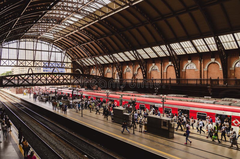 SÃO PAULO, SP - 10.07.2019: MOVIMENTAÇÃO ESTAÇÃO BRÁS CPTM - Passenger  traffic in Bras Brás station, on Wednesday, (10). (Photo: Roberto  Casimiro/Fotoarena Stock Photo - Alamy