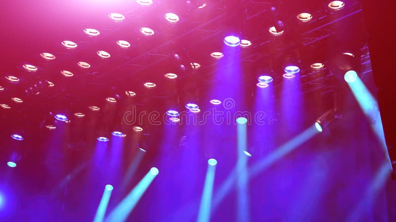 Luzes de palco de concerto musical, holofotes a funcionar fotos de stock royalty free