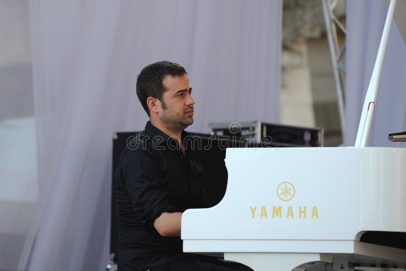 Lviv, de Oekraïne - Juni 2016: De alpha- Musicus Giovanni van Jazz Fest 2016 stock afbeelding Lviv, de Oekraïne - Juni 2016: De alpha- Musicus Giovanni van Jazz Fest 2016 stock afbeelding