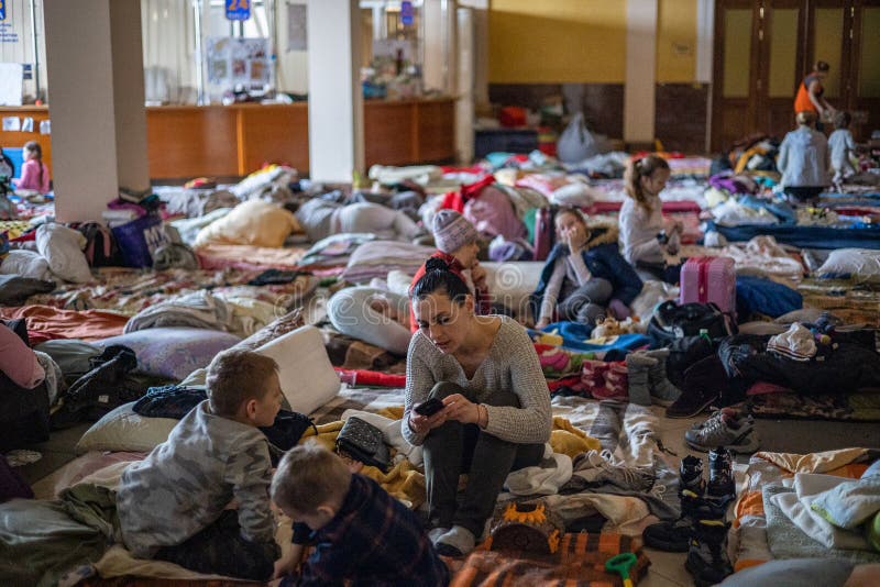 Lviv ucrania 12 de marzo de 2022 : catástrofe humanitaria durante la guerra en ucrania. millones de refugiados de la guerra
