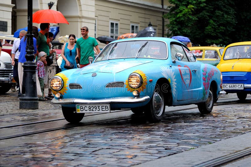 Lviv, Ucrânia - em junho de 2015: Prix grande 201 de Leopolis do auto festival fotografia de stock Lviv, Ucrânia - em junho de 2015: Prix grande 201 de Leopolis do auto festival fotografia de stock