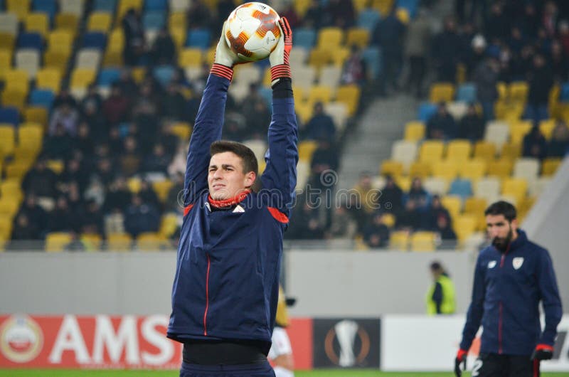 LVIV UKRAINA - December 07, 2017: Kepa Arrizabalaga under royaltyfri fotografi LVIV UKRAINA - December 07, 2017: Kepa Arrizabalaga under royaltyfri fotografi