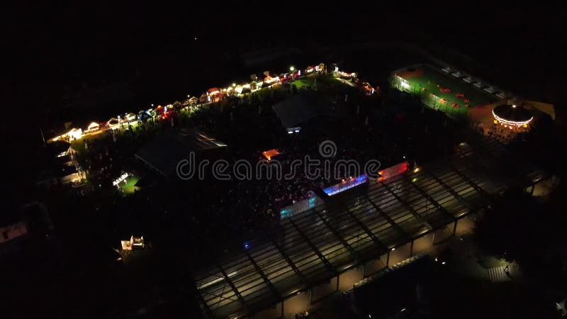 Lviv ukraine 25 juin 2021 : vue aérienne de la fête du jazz dans le parc public de la ville