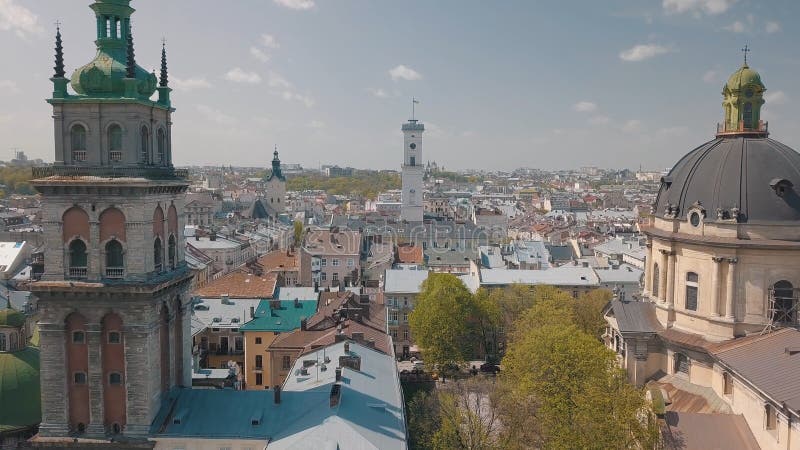 Lvov, Ουκρανία Εναέρια πόλη Lviv, Ουκρανία Πανόραμα της παλαιάς πόλης Δομινικανά στοκ φωτογραφία με δικαίωμα ελεύθερης χρήσης Lvov, Ουκρανία Εναέρια πόλη Lviv, Ουκρανία Πανόραμα της παλαιάς πόλης Δομινικανά στοκ φωτογραφία με δικαίωμα ελεύθερης χρήσης