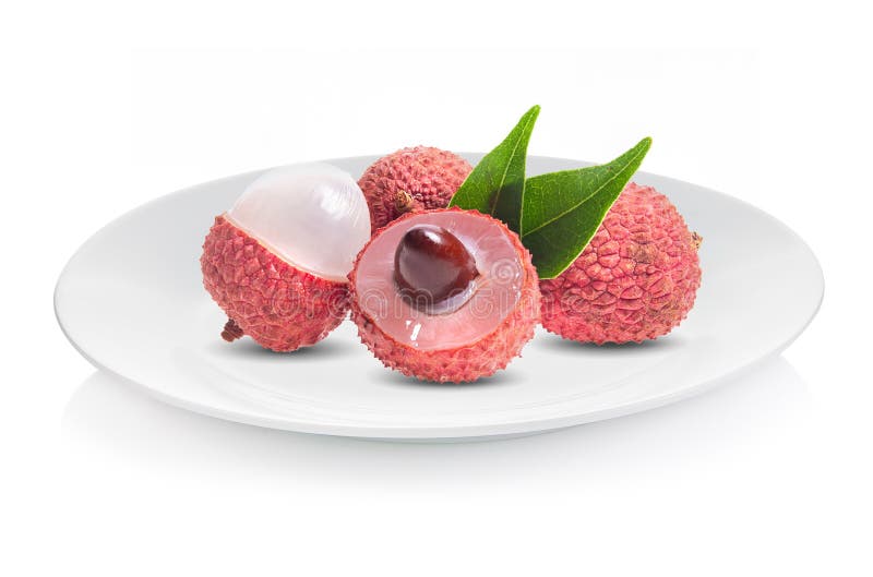 Lychees изолированные на белой тарелке стоковые фото