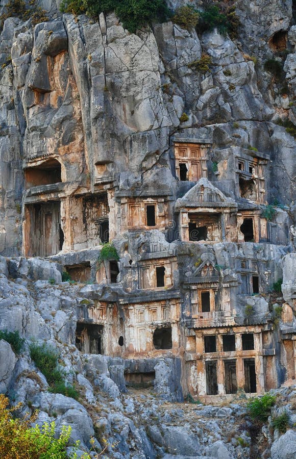Yamaca oyulmuş Likya kaya mezarları.  Myra, Türkiye Hazır Fotoğraf