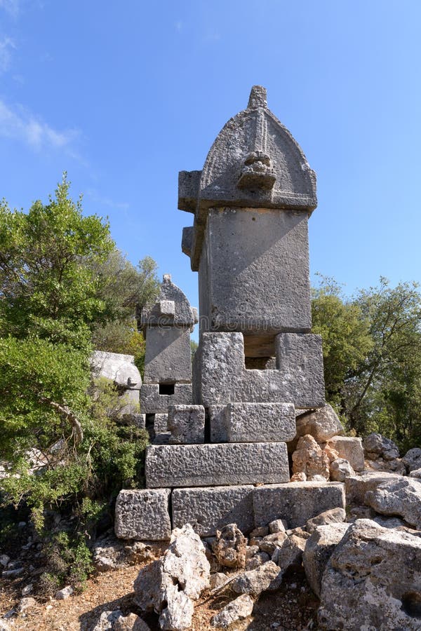Kyaneai antik kentindeki Likya lahit mezarları.  Likya, Türkiye telif ücretsiz stok fotoğraflar