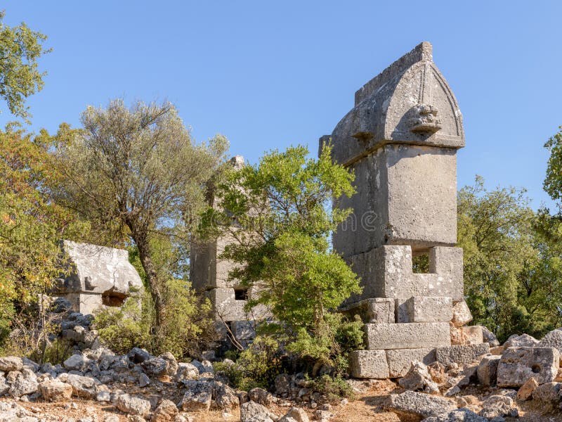 Kyaneai antik kentindeki Likya lahit mezarları.  Likya, Türkiye stok fotoğrafları