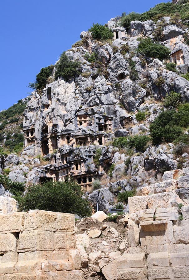 Lycian vagga-snitt gravvalv, Myra, Turkiet royaltyfria bilder Lycian vagga-snitt gravvalv, Myra, Turkiet royaltyfria bilder