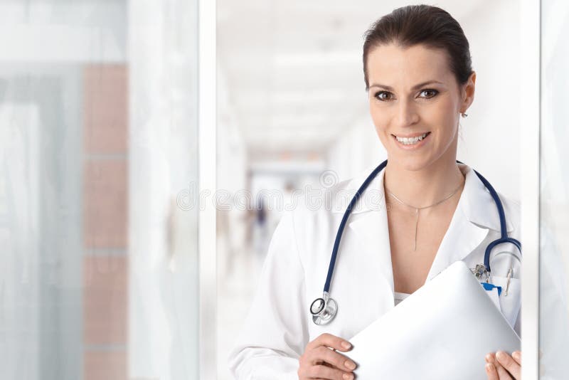 Lycklig kvinnlig doktor arkivfoton Lycklig kvinnlig doktor arkivfoton