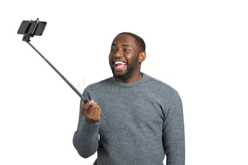 Lycklig ung man som tar selfie arkivfoton Lycklig ung man som tar selfie arkivfoton