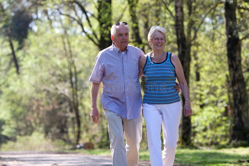 Download Lyckliga pensionärer fotografering för bildbyråer. Bild av moget - 3543299