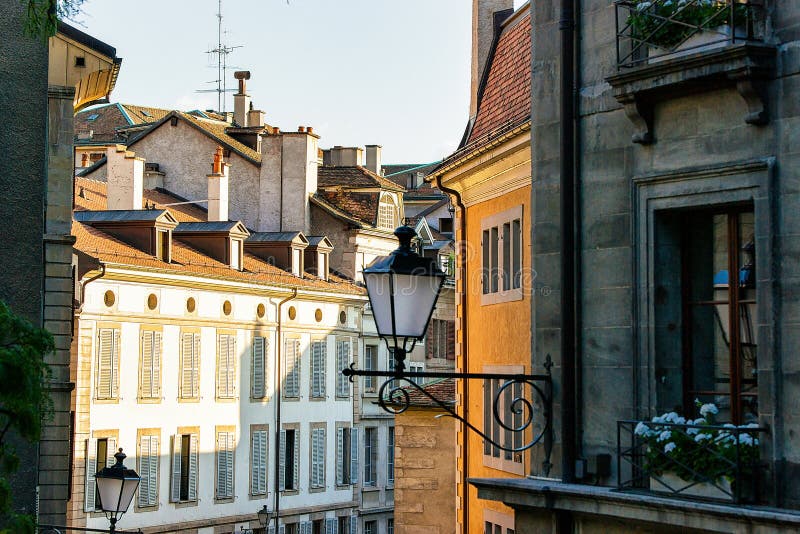 Lykta i gata på det gamla centret för Genève arkivbilder Lykta i gata på det gamla centret för Genève arkivbilder