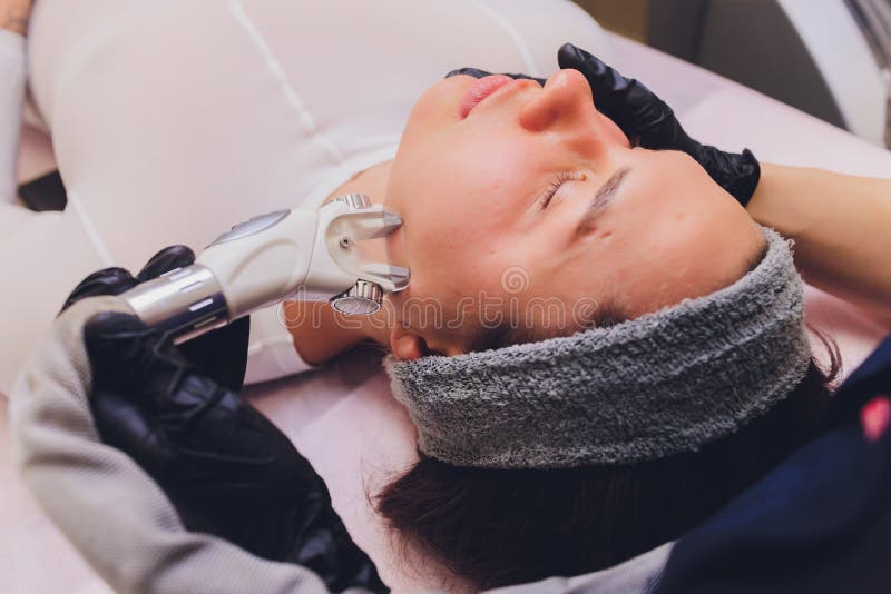 Lymphatic Drainage Massage Lpg Apparatus Process Therapist Beautician Makes A Rejuvenating