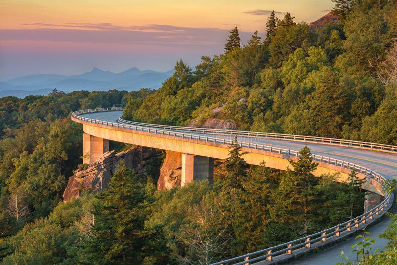 Lynn Cove Viaduct, alba scenica, North Carolina