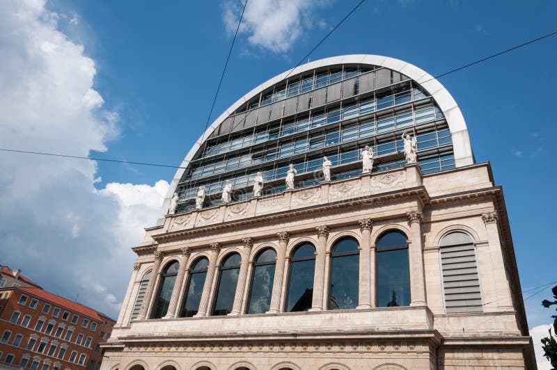 Lyon, Rhône-Alpes, Frankreich - 19. Mai: Nouvel-Opernhaus lizenzfreie stockfotos Lyon, Rhône-Alpes, Frankreich - 19. Mai: Nouvel-Opernhaus lizenzfreie stockfotos