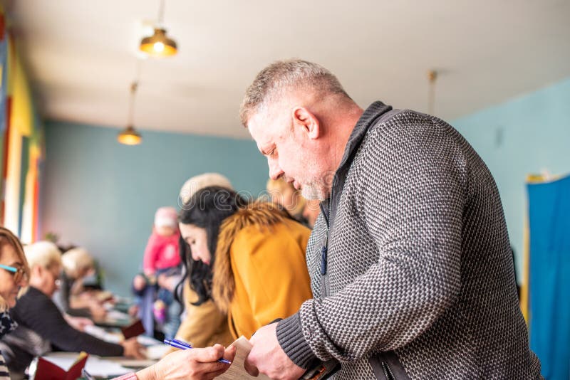 Lysychansk, Ucraina - elezione 03-31-2019 del presidente dell'Ucraina fotografia stock libera da diritti Lysychansk, Ucraina - elezione 03-31-2019 del presidente dell'Ucraina fotografia stock libera da diritti