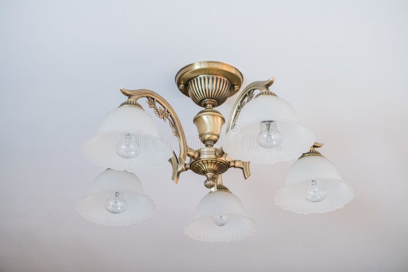 Lámpara del vintage Una lámpara antigua en el aplique interior, viejo imagen de archivo libre de regalías Lámpara del vintage Una lámpara antigua en el aplique interior, viejo imagen de archivo libre de regalías