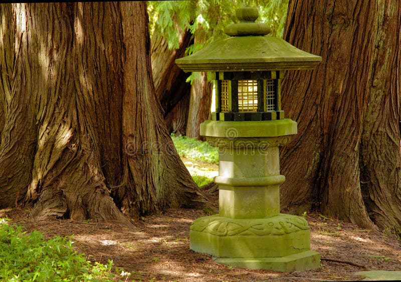 Lámpara Japonesa Del Jardín Foto de archivo Imagen de macro, alma