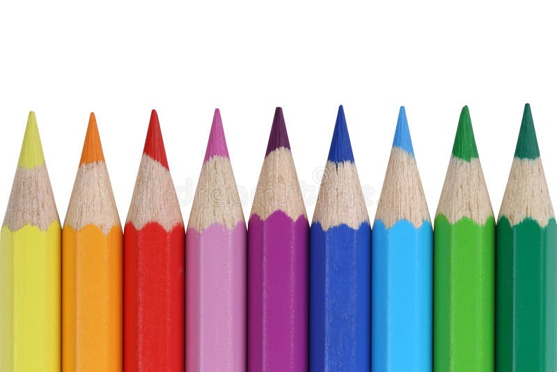 Lápices coloreados de las fuentes de escuela en fila, aislado