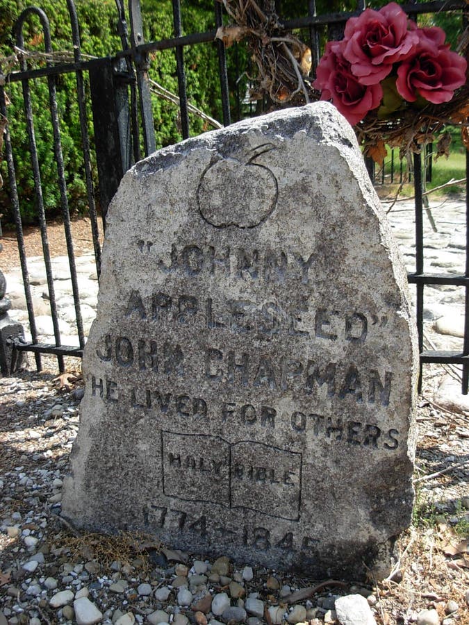 Lápida mortuoria en el sepulcro de Johnny Appleseed fotografía de archivo libre de regalías Lápida mortuoria en el sepulcro de Johnny Appleseed fotografía de archivo libre de regalías