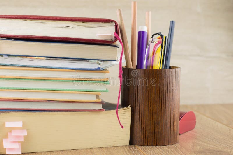 Lápis e óculos de notebook fotos de stock royalty free