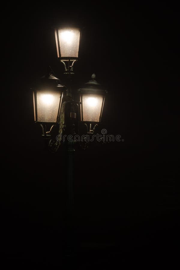 Lâmpada de rua em Veneza na noite imagens de stock royalty free Lâmpada de rua em Veneza na noite imagens de stock royalty free