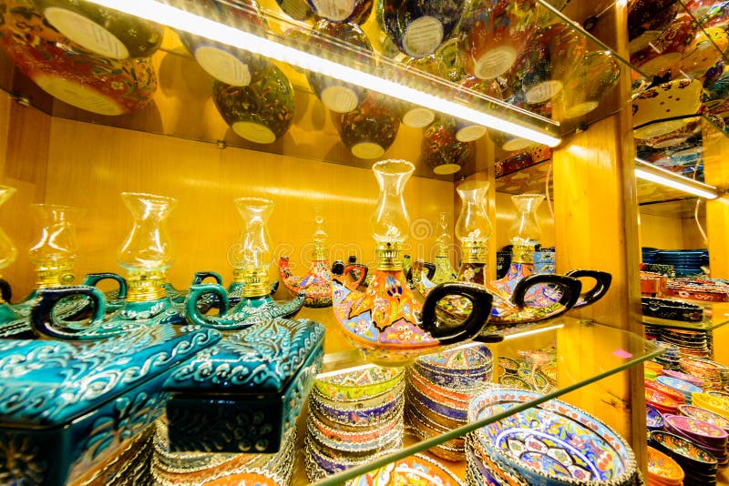 Lâmpada de óleo turca com coloração oriental brilhante fotografia de stock royalty free