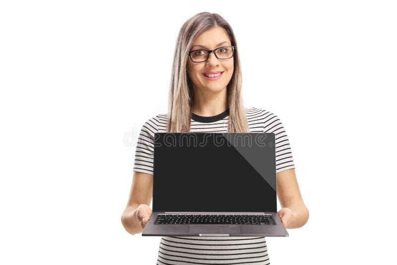 Lächelnde junge Frau, die eine offene Laptop-Computer beschuht stockbild Lächelnde junge Frau, die eine offene Laptop-Computer beschuht stockbild