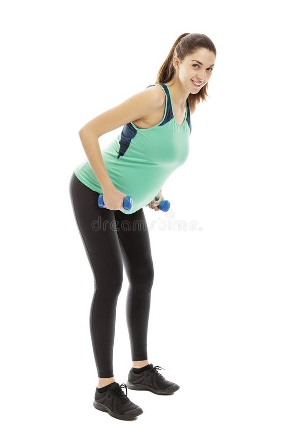 Lächelnde schwangere Frau, die Sport mit den Dummköpfen, in voller Länge tut Getrennt auf einem wei?en Hintergrund lizenzfreie stockbilder Lächelnde schwangere Frau, die Sport mit den Dummköpfen, in voller Länge tut Getrennt auf einem wei?en Hintergrund lizenzfreie stockbilder