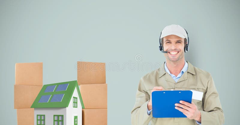 Lächelnder Lieferer, der Klemmbrett durch Haus und Pakete hält stockfotos Lächelnder Lieferer, der Klemmbrett durch Haus und Pakete hält stockfotos