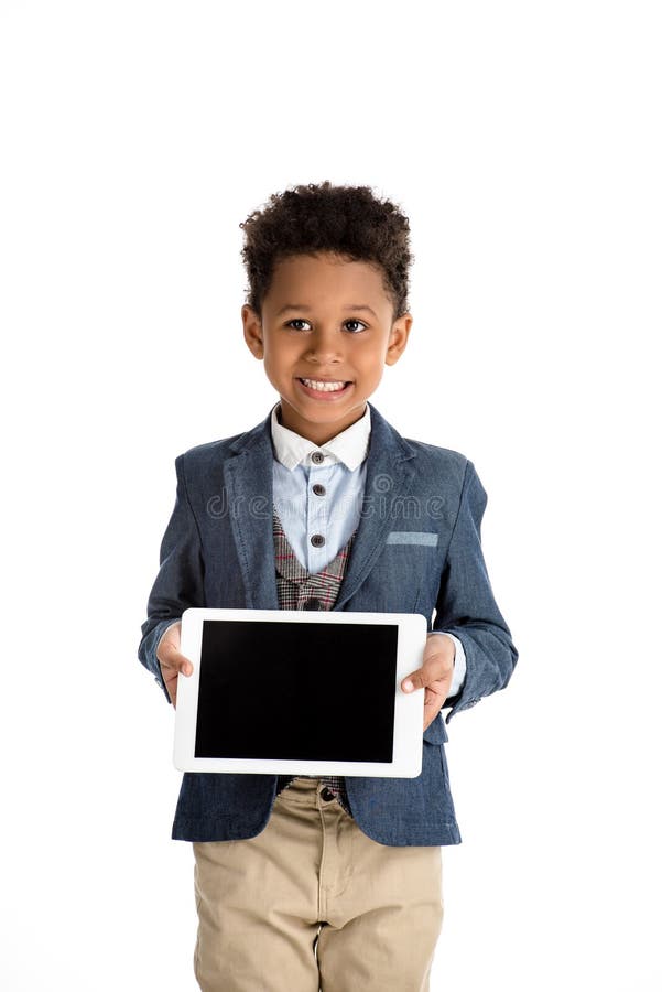 lächelndes Afroamerikanerkind, das Tablette zeigt lizenzfreie stockfotografie lächelndes Afroamerikanerkind, das Tablette zeigt lizenzfreie stockfotografie
