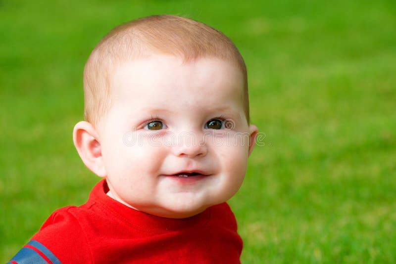 Lächelndes glückliches nettes Babyporträt lizenzfreies stockfoto Lächelndes glückliches nettes Babyporträt lizenzfreies stockfoto