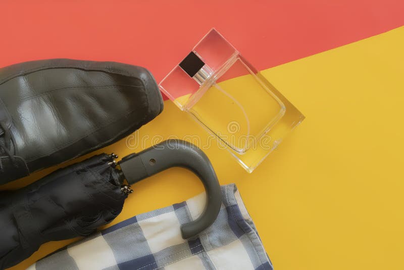 Lägenheten lägger av hipstersatstillförsel på färgyttersida f arkivfoto Lägenheten lägger av hipstersatstillförsel på färgyttersida f arkivfoto