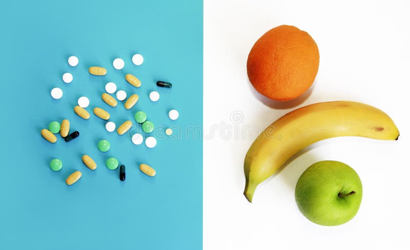 Läkemedel i form av tabletter och fruktapelsin grapefruit äpple-bananen