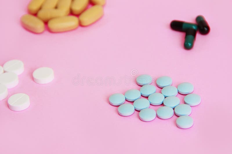 Läkemedelsform tabletter mot rosa bakgrund