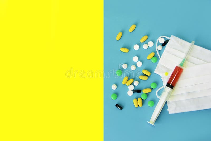 Läkemedelsmasker och flerfärgade tabletter.