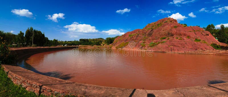 Ländliche Landschaft mit Bad der Teichalias Königin Sheba, Axum, Äthiopien lizenzfreie stockfotografie Ländliche Landschaft mit Bad der Teichalias Königin Sheba, Axum, Äthiopien lizenzfreie stockfotografie