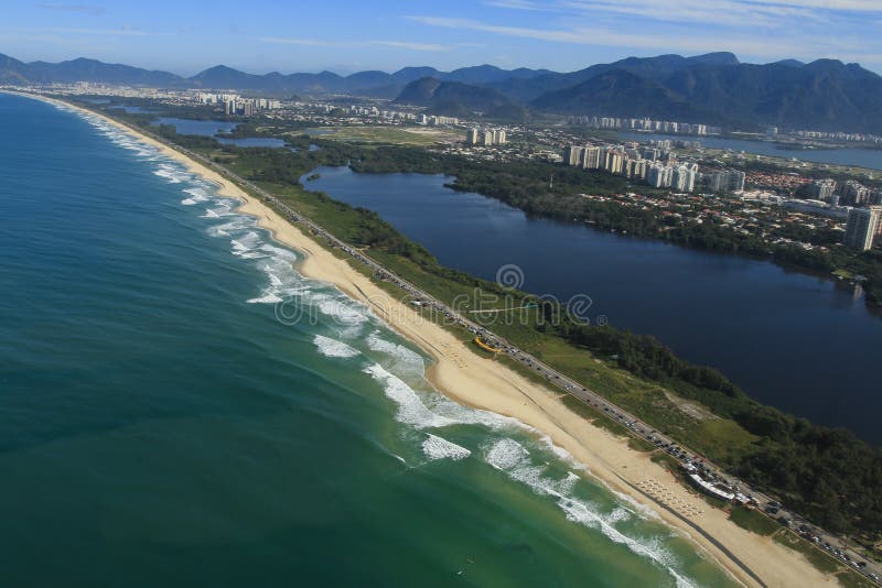 Långa och underbara stränder, strand för Recreio DOS Bandeirantes, Rio de Janeiro Brazil royaltyfria foton Långa och underbara stränder, strand för Recreio DOS Bandeirantes, Rio de Janeiro Brazil royaltyfria foton