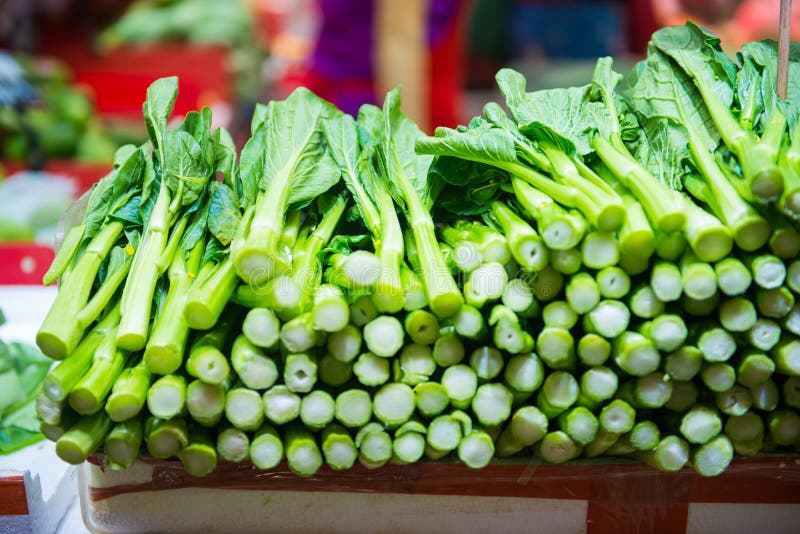 Légume choy de bok frais (chou de chine) en vente images stock Légume choy de bok frais (chou de chine) en vente images stock