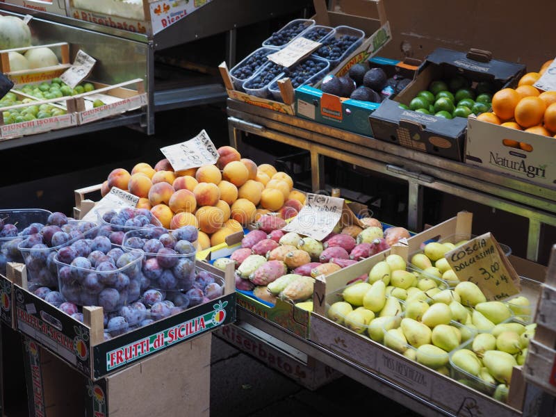 légumes et fruits à Bologna photographie stock libre de droits légumes et fruits à Bologna photographie stock libre de droits