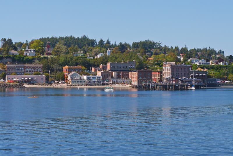 Línea de costa en Townsend portuario, Washington